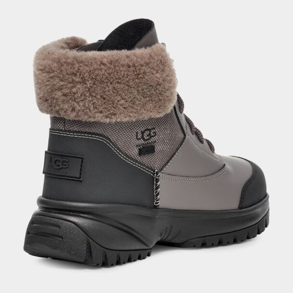 UGG Yose Fluff V2 - Picture 2 of 7